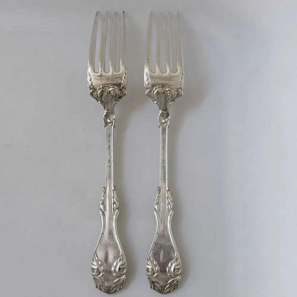 2pc Oneida Hanover Dinner Forks 7 3/8”Silverplate 1901 Wm A Rogers A1 Mono “M”
